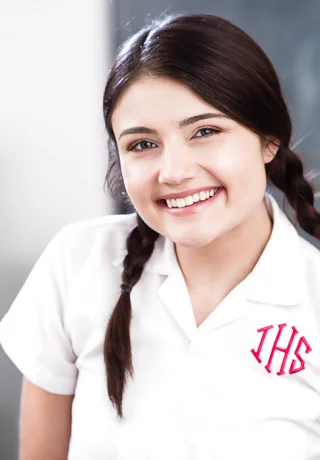 Молодая брюнетка-одиночка Адриа Рей сбрасывает школьную форму с косичками - 3