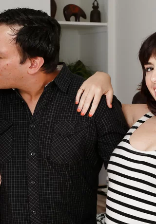 Волосатые девушки Симона Далила и Лара Брукс демонстрируют подмышки и биверы - 1