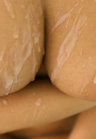 Горячая Алексис Адамс трахается со своим парнем на кухне и получает дополнительные сливки к кофе - 4