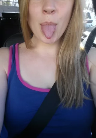 Любительская модель Даниэль Фтв (Danielle Ftv) делает селфи в обнаженном виде в самых разных нарядах - 8