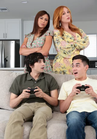 Лорен Филлипс и Кэсси Дель Исла занимаются групповым сексом с парнями-геймерами - 4