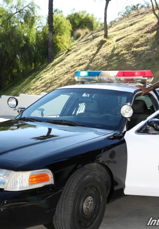 Женщина-полицейский Элиза Ибарра участвует в межрасовой групповухе - 3