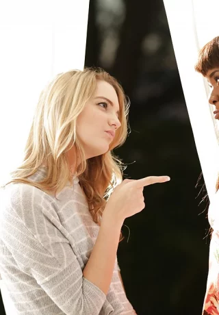 Страстный горячий межрасовый лесбийский секс с красотками Аной Фокс и Кенной Джеймс - 1