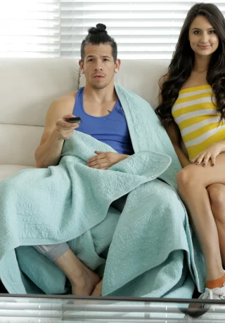 Девушка-подросток Элиза Ибарра щеголяет камелтой, соблазняя своего сводного брата - 2