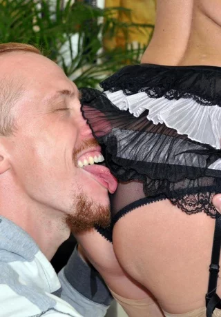 Потрясающая зрелая горничная Лара демонстрирует свои навыки сосания члена и траха - 8