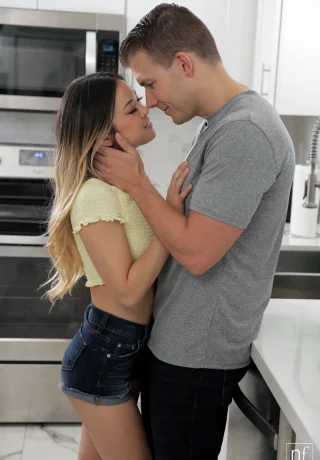 Азиатка Лулу Чу встречается втроем с парой, с которой она трахалась отдельно - 3