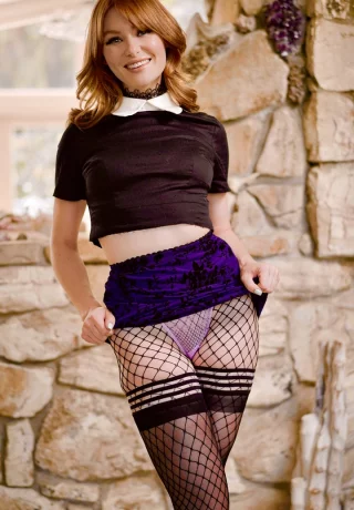 Девочки-подростки Лили Ларимар и Лейси Леннон принимают сексуальные позы во время съемок без обнажения - 8