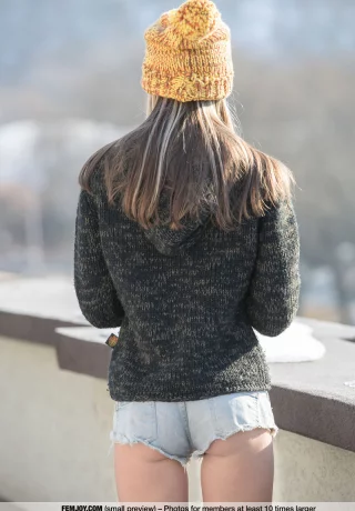 Фемджой в исполнении обнаженной Джины Герсон XXX - 1