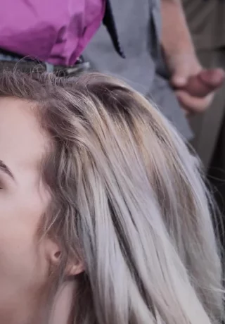 Платиновую блондинку Лекси Лор трахают черные и белые мужчины - 2