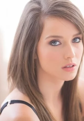 Очаровательная брюнетка Малена Морган демонстрирует свои безупречные изгибы - 4