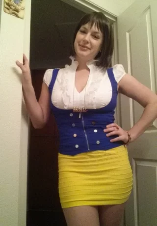 Любительская модель Даниэль Фтв (Danielle Ftv) делает селфи в обнаженном виде в самых разных нарядах - 7