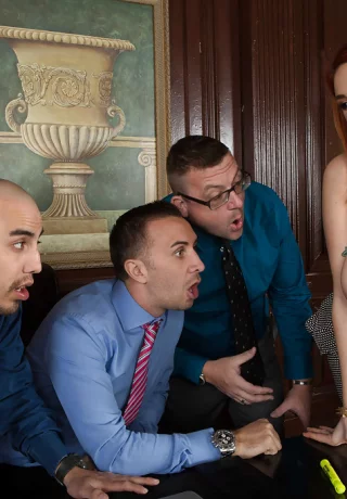 Рыжеволосая секретарша Сири сводит с ума офисных парней своими дынями и навыками - 2