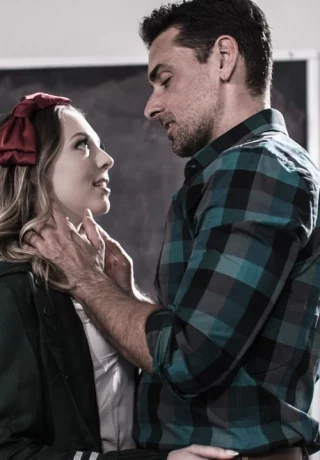 Студентка-блондинка Лили Ларимар занимается сексом со своим учителем - 2